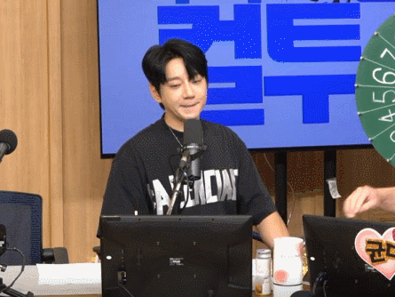 Behind-the-scenes cut of Hwang Chiyeol