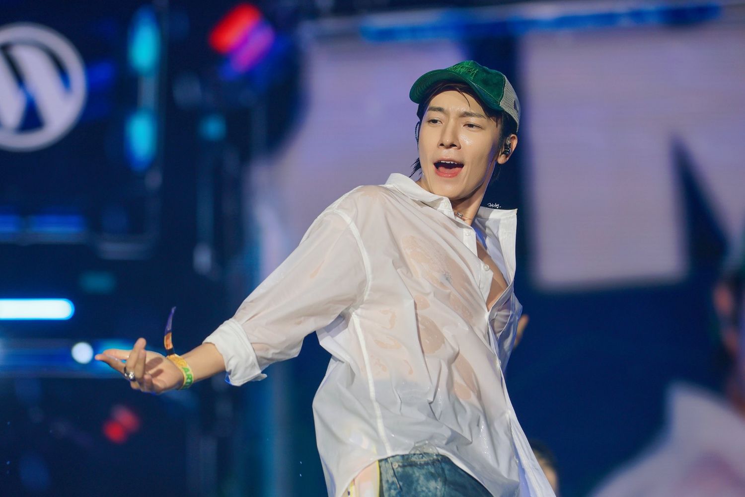 Latest photo of Donghae (Super Junior)