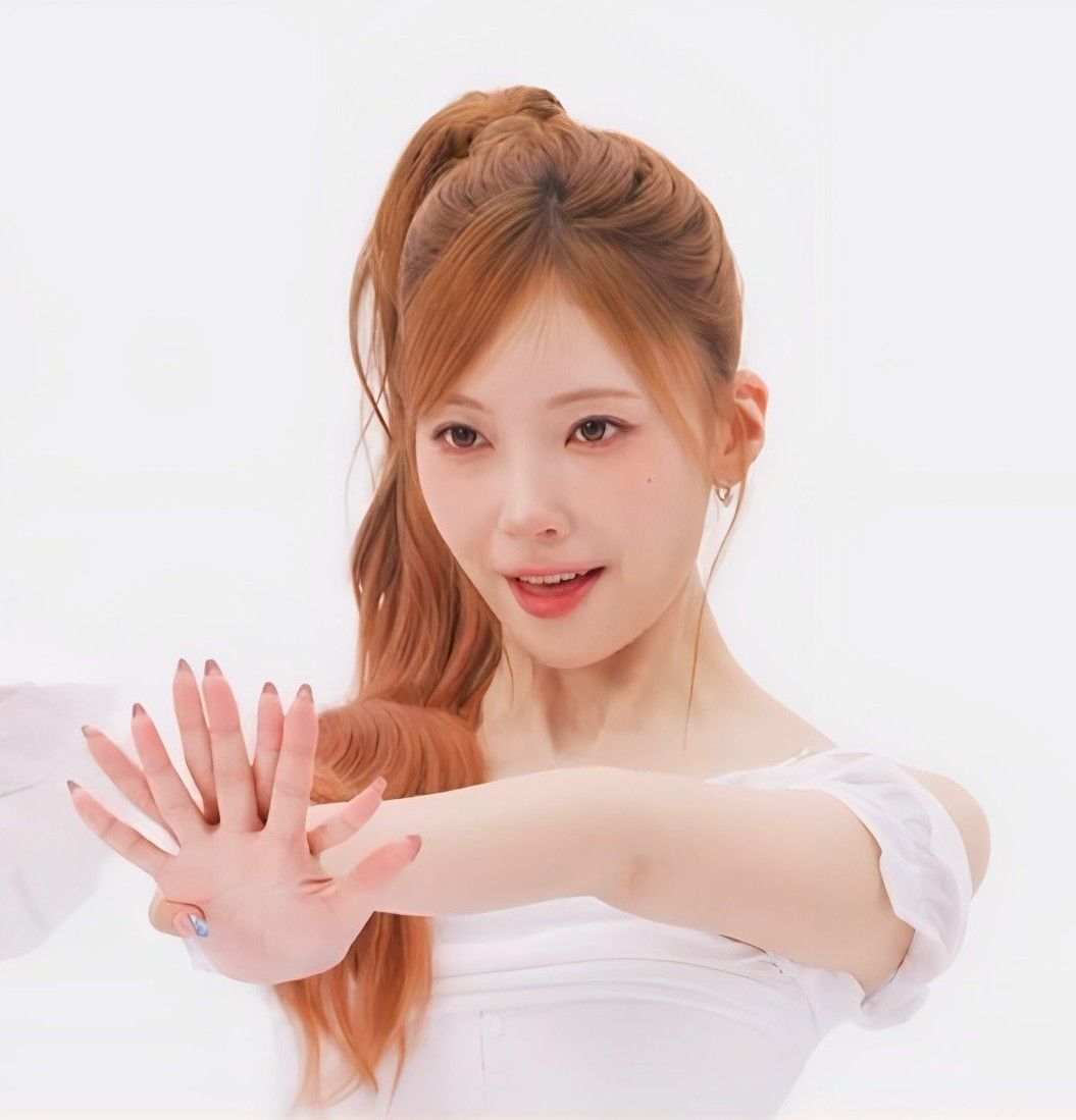 Behind-the-scenes cut of Mayuka (NiziU)