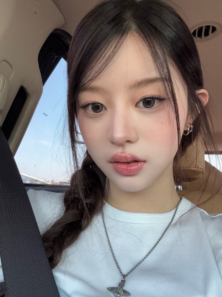 Behind-the-scenes cut of Minju (ILLIT)