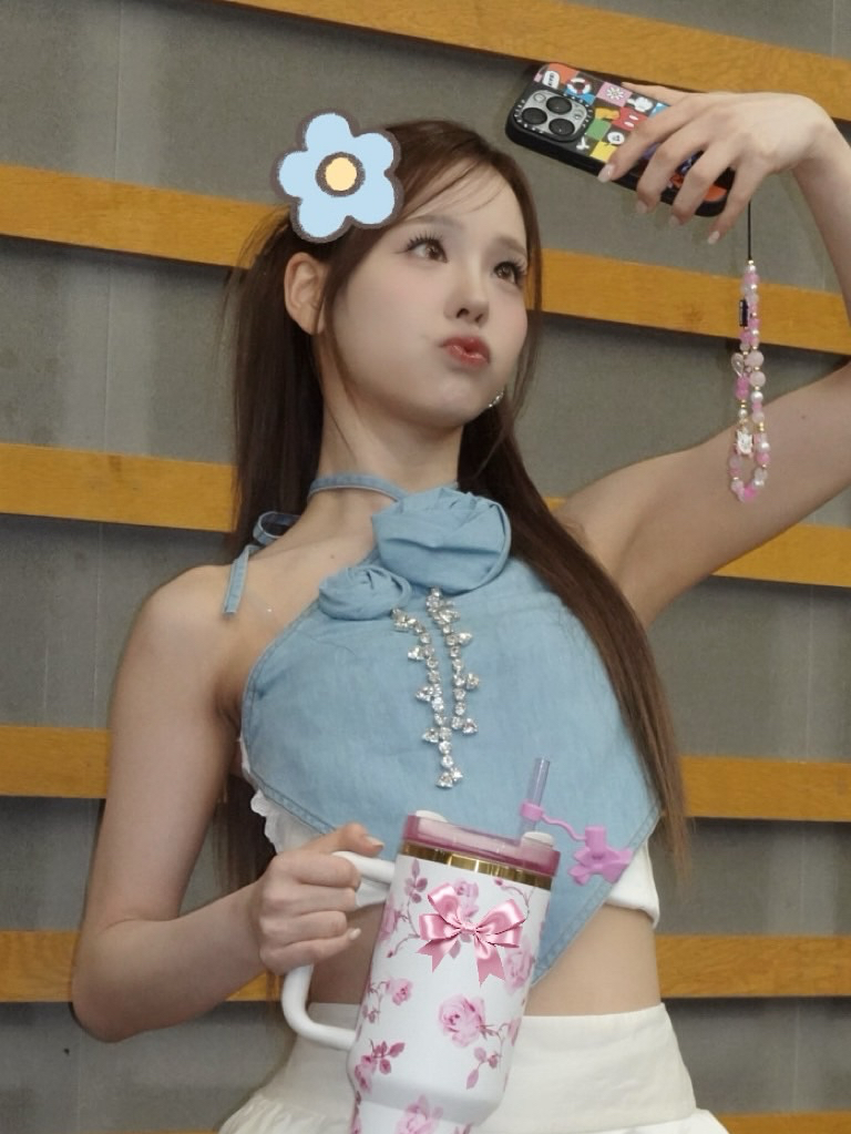 Behind-the-scenes cut of Mako (NiziU)