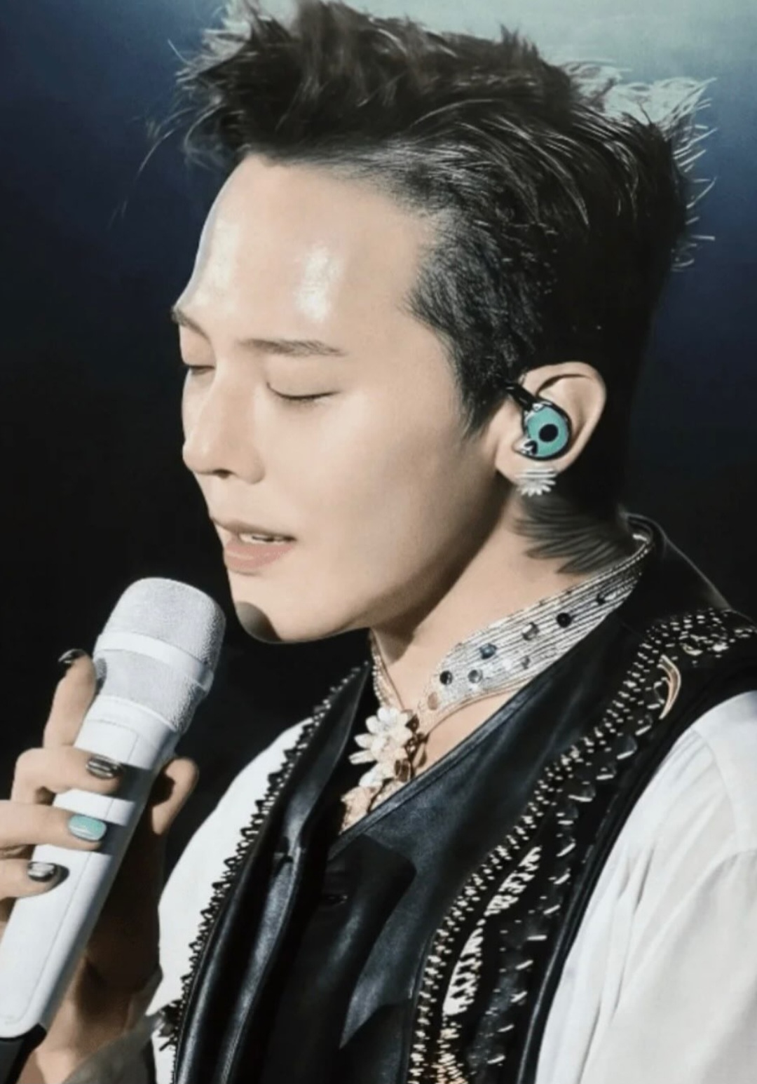 Foto terbaru G-DRAGON (BIGBANG)