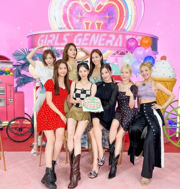Behind-the-scenes cut of Girls' Generation