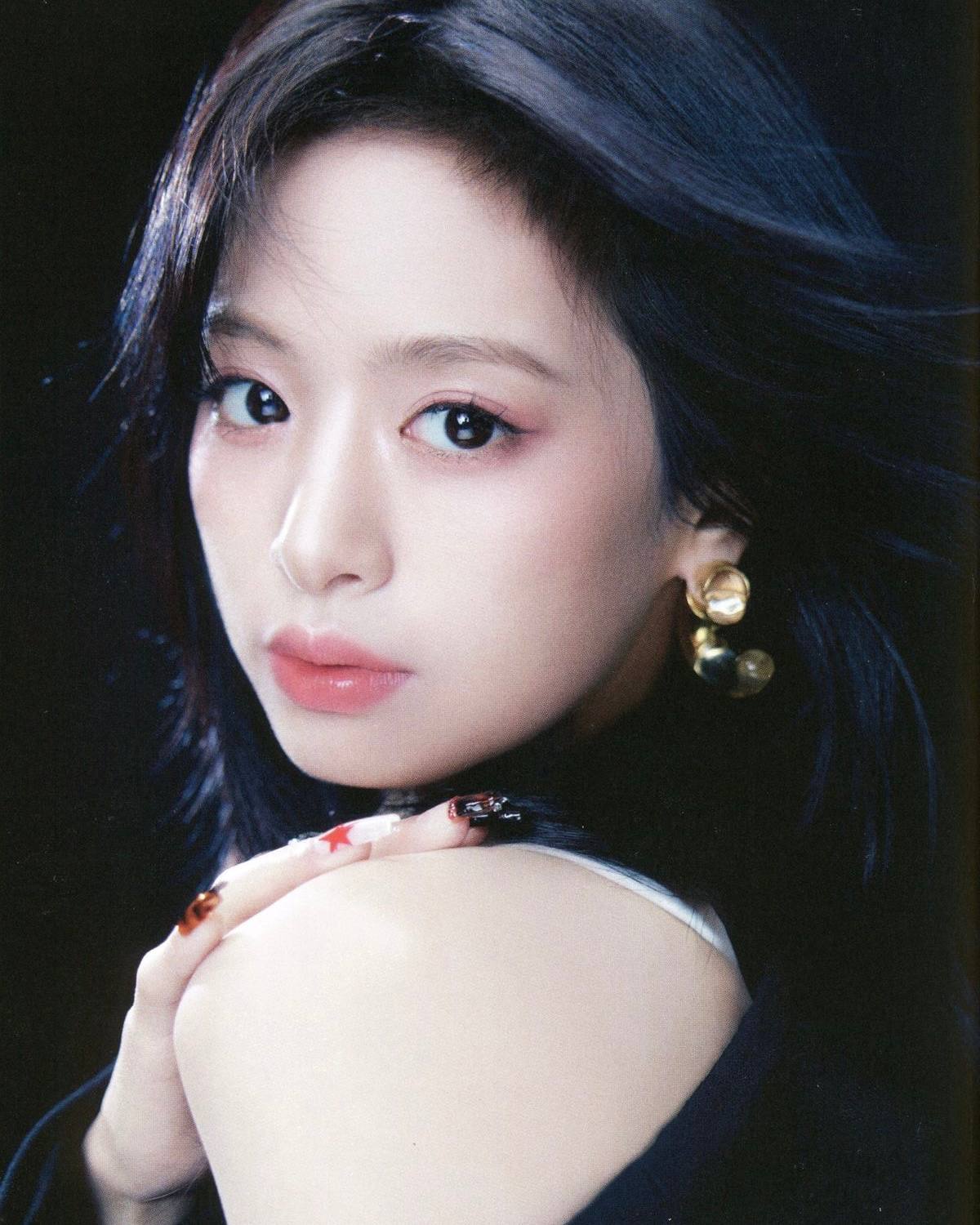 Behind-the-scenes cut of Ahyeon (BABYMONSTER)