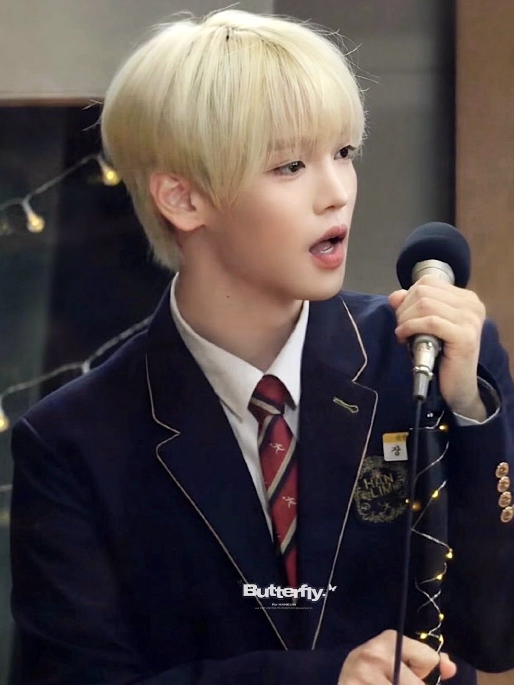 A moment captured by Jang Haneum's fan