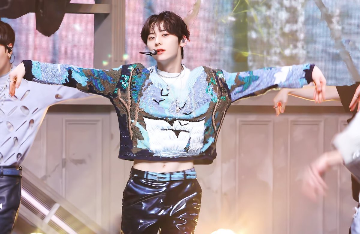 Behind-the-scenes cut of Hwang Minhyun