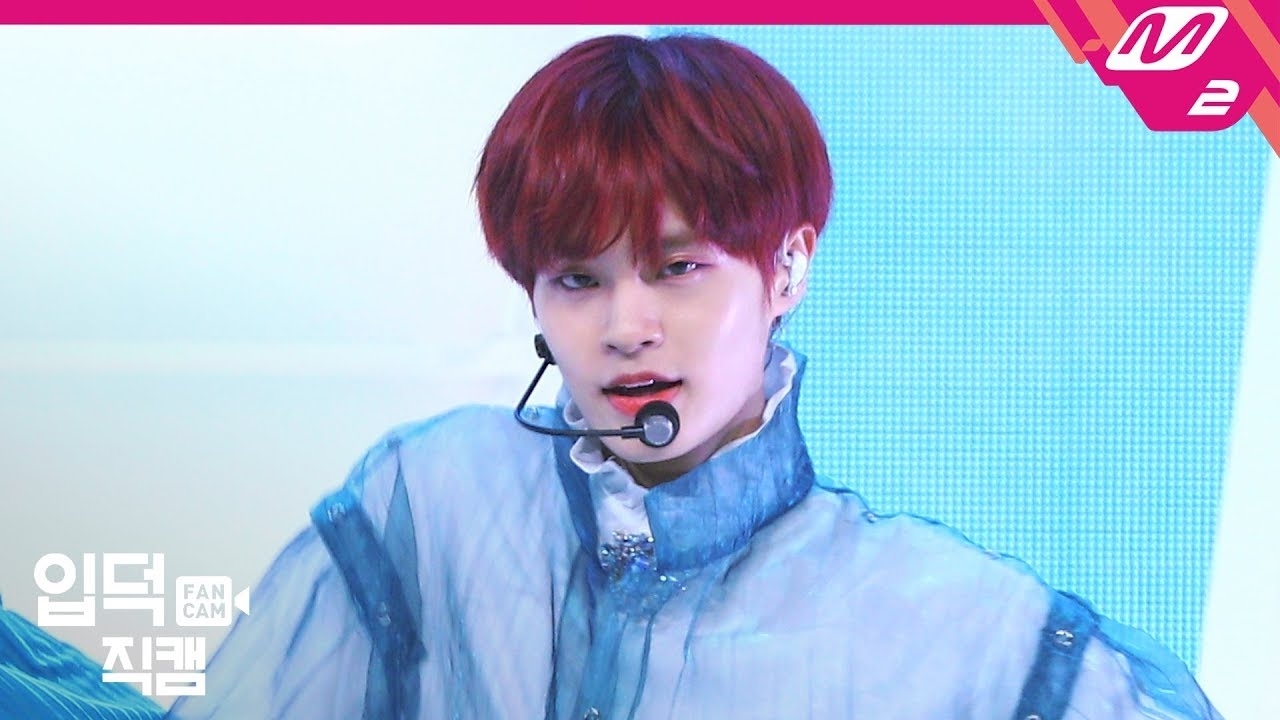 A moment captured by Lee Daehwi (AB6IX)'s fan