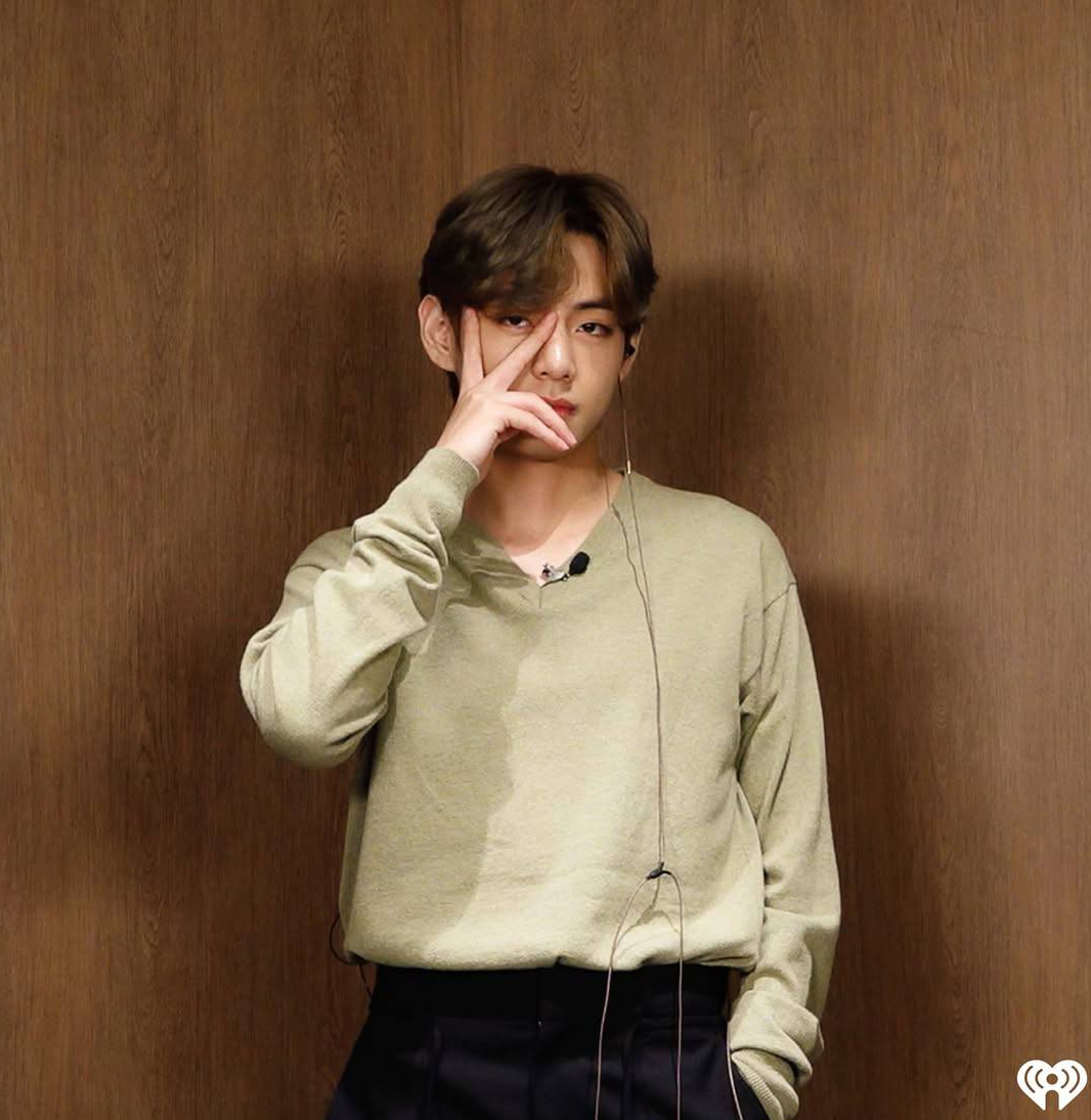 뷔 (방탄소년단)의 최신 사진