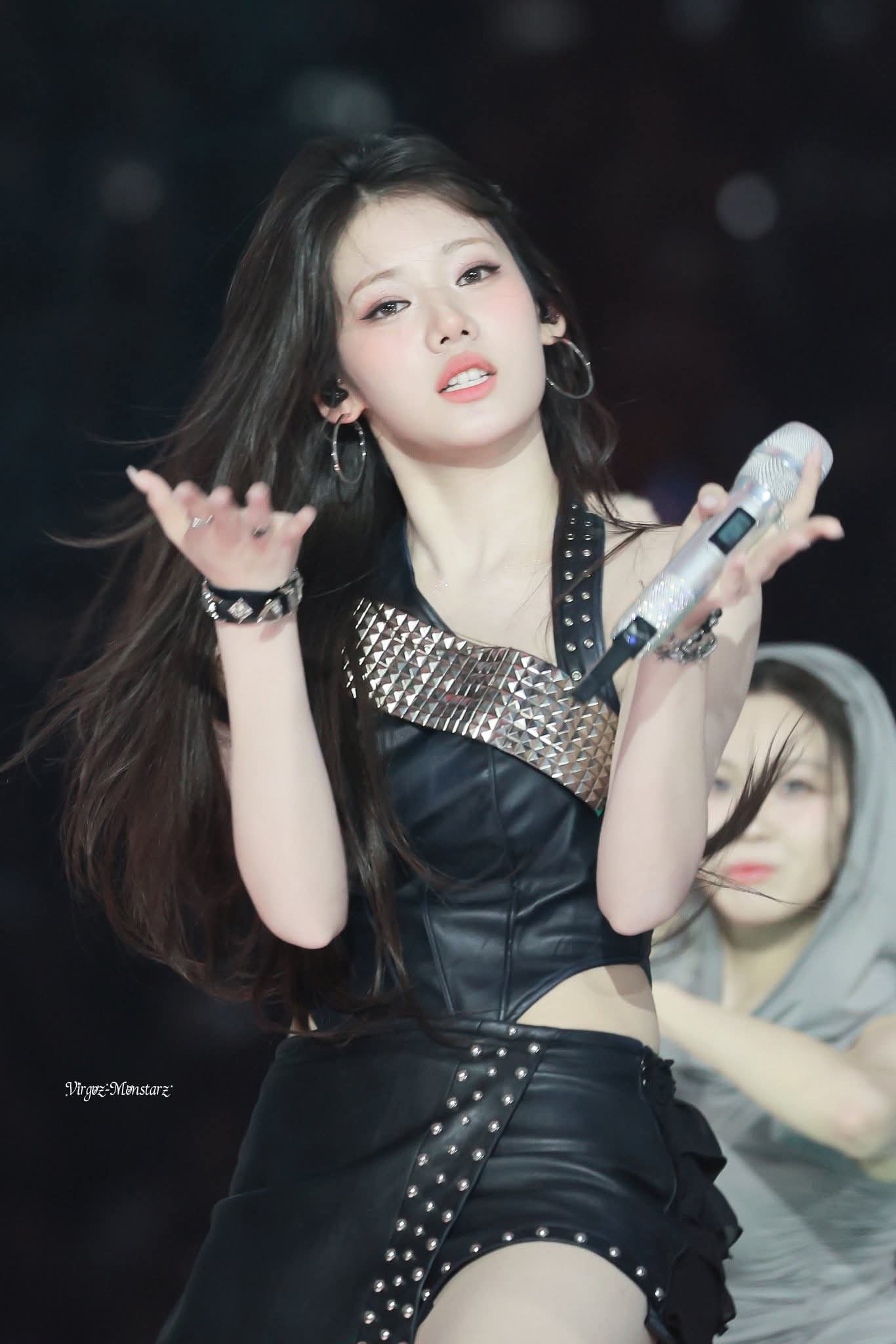 A moment captured by Rora (BABYMONSTER)'s fan