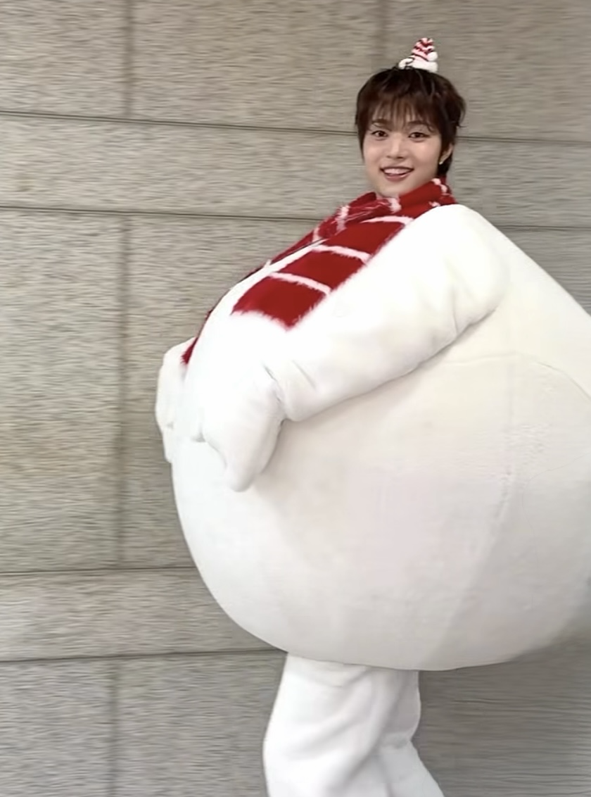 Behind-the-scenes cut of EJ (&TEAM)