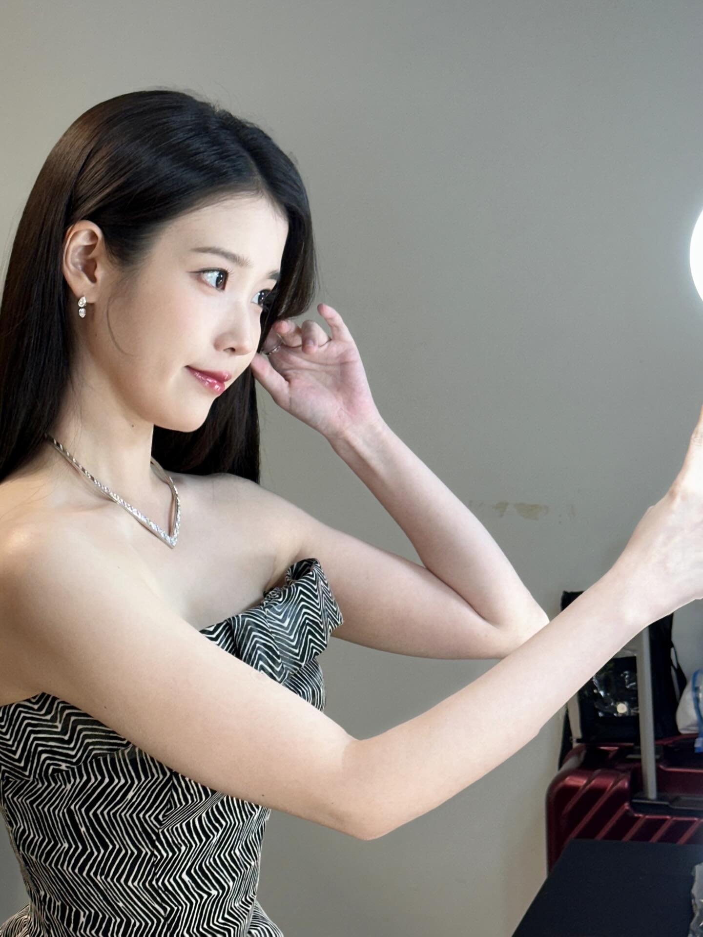 Behind-the-scenes cut of IU