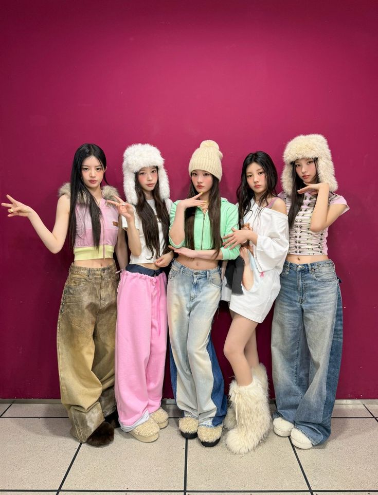 Behind-the-scenes cut of ILLIT