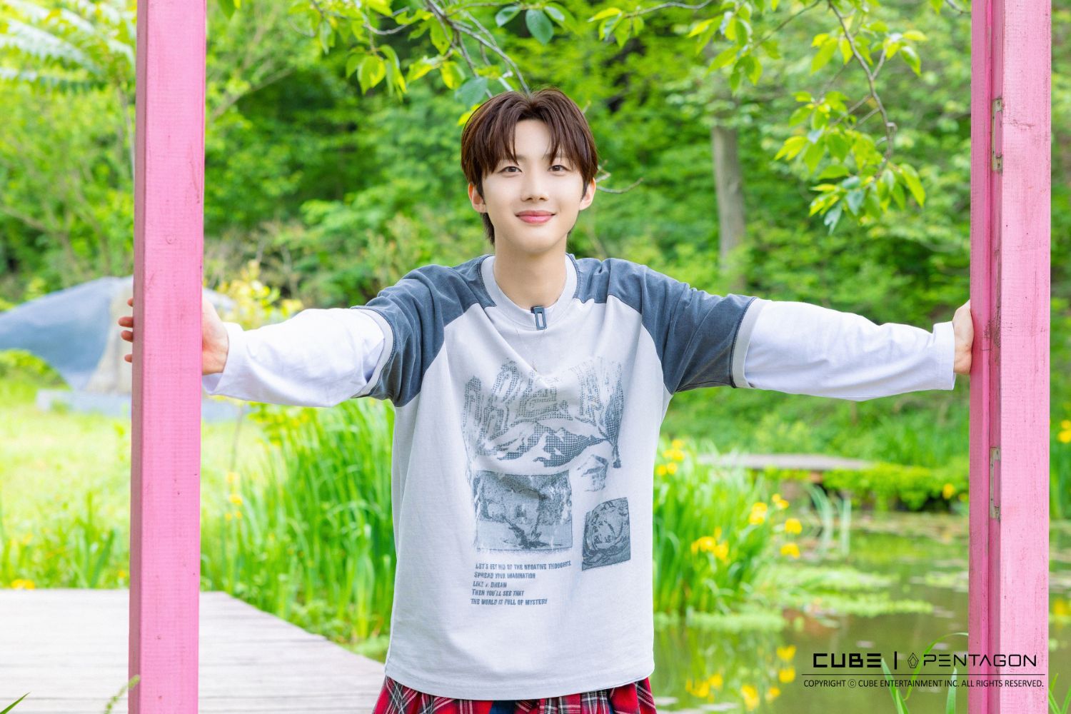 A moment captured by Hui (PENTAGON)'s fan