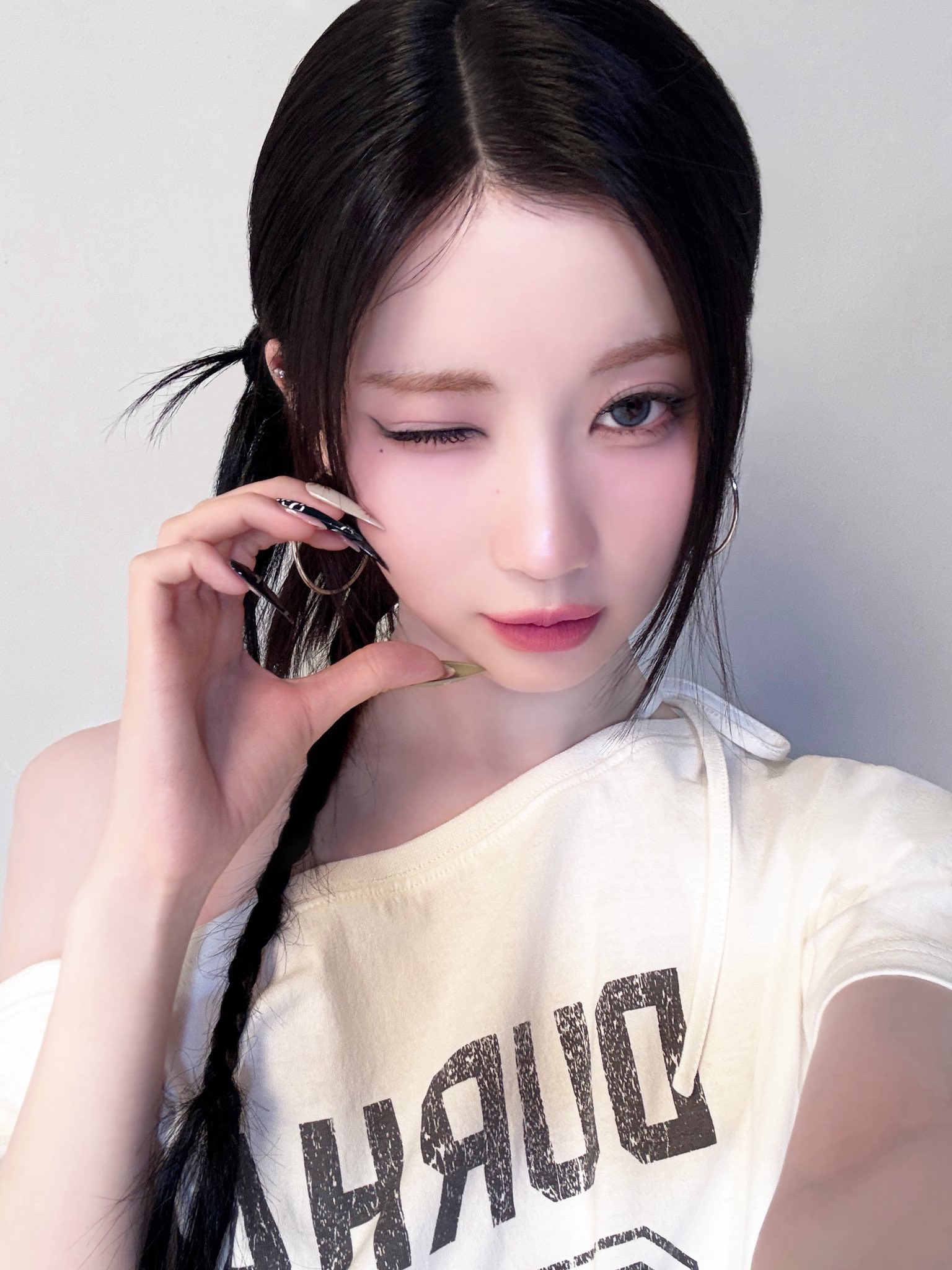 아사 (BABYMONSTER)의 비하인드 컷