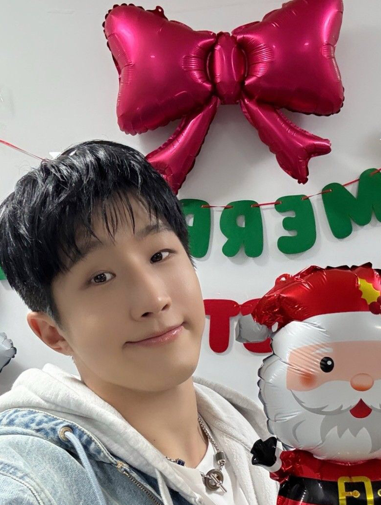 Latest photo of Jinjin (ASTRO)