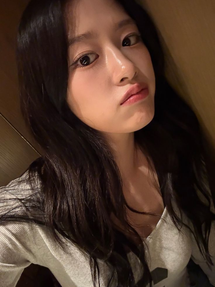 Recent activity shot of An Yujin (IVE)
