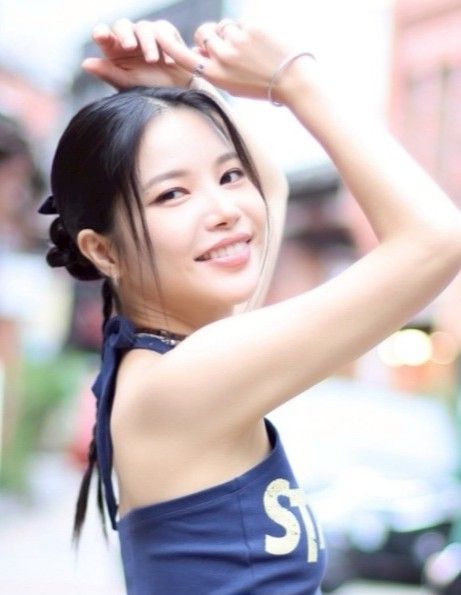 Latest photo of Solar (MAMAMOO)