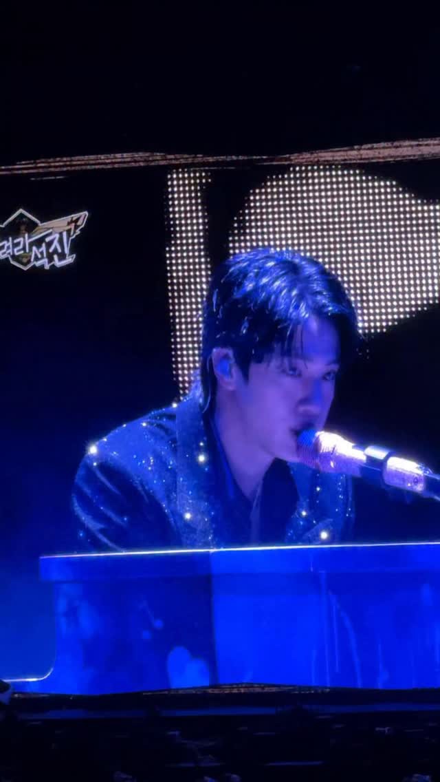 Fandom-recommended wallpaper image of Jin (BTS)