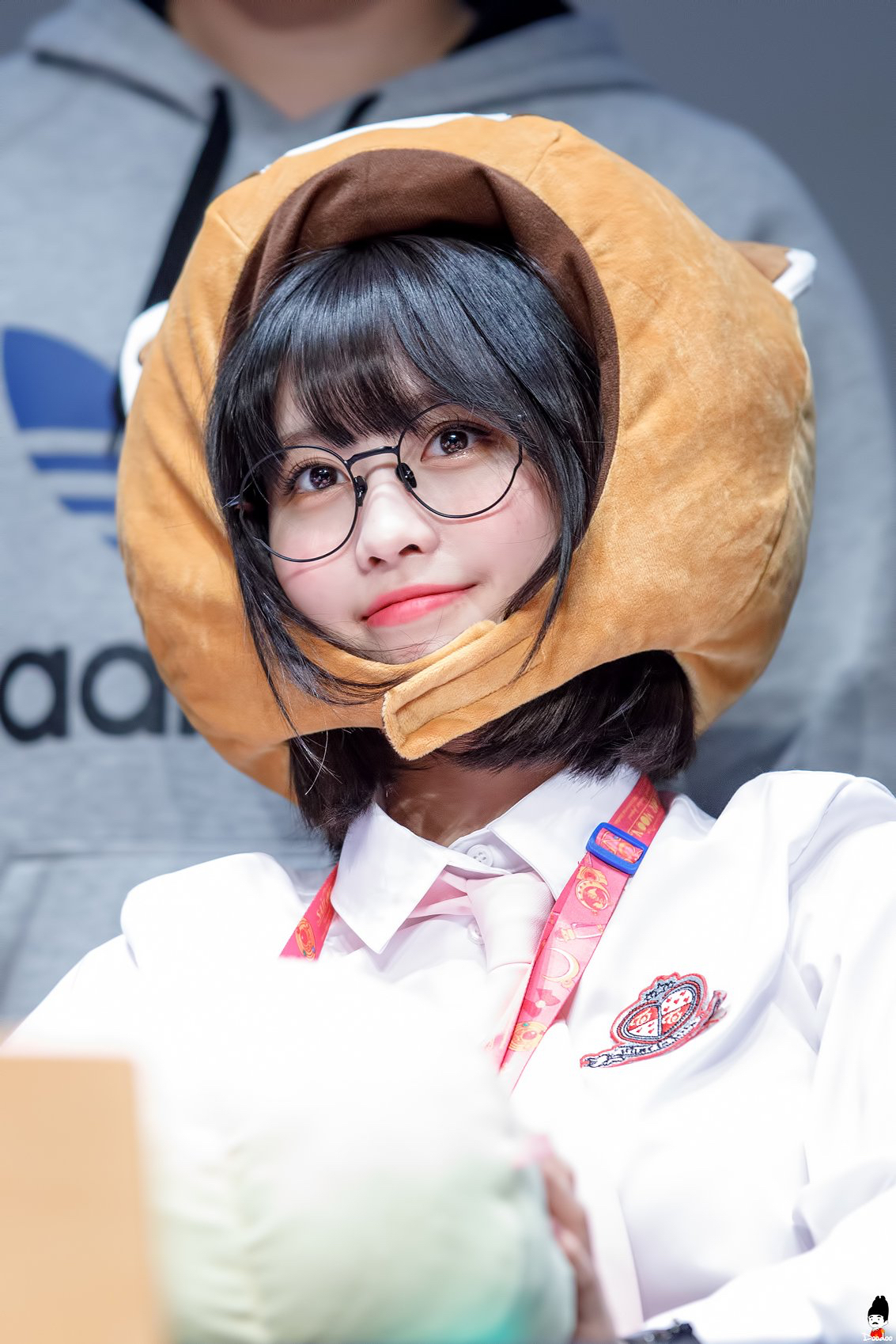 Foto aktivitas terbaru Momo (TWICE)