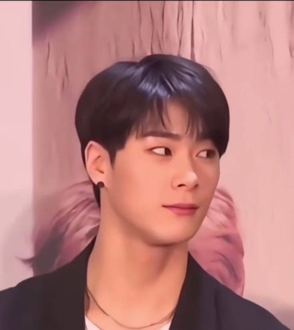 A moment captured by Moonbin (ASTRO)'s fan