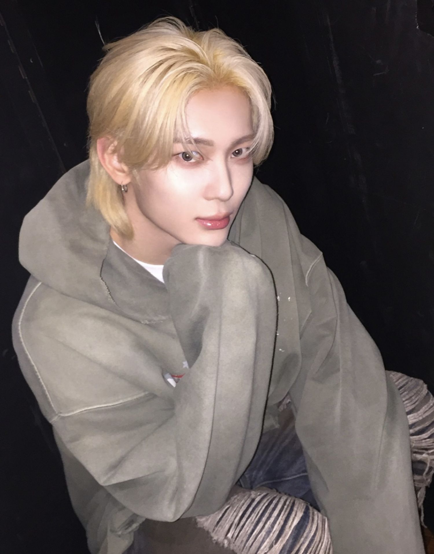 Behind-the-scenes cut of Siyun (NOWZ)