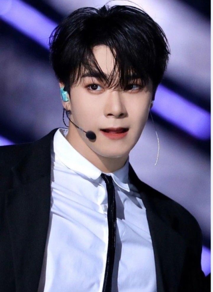 Latest photo of Moonbin (ASTRO)