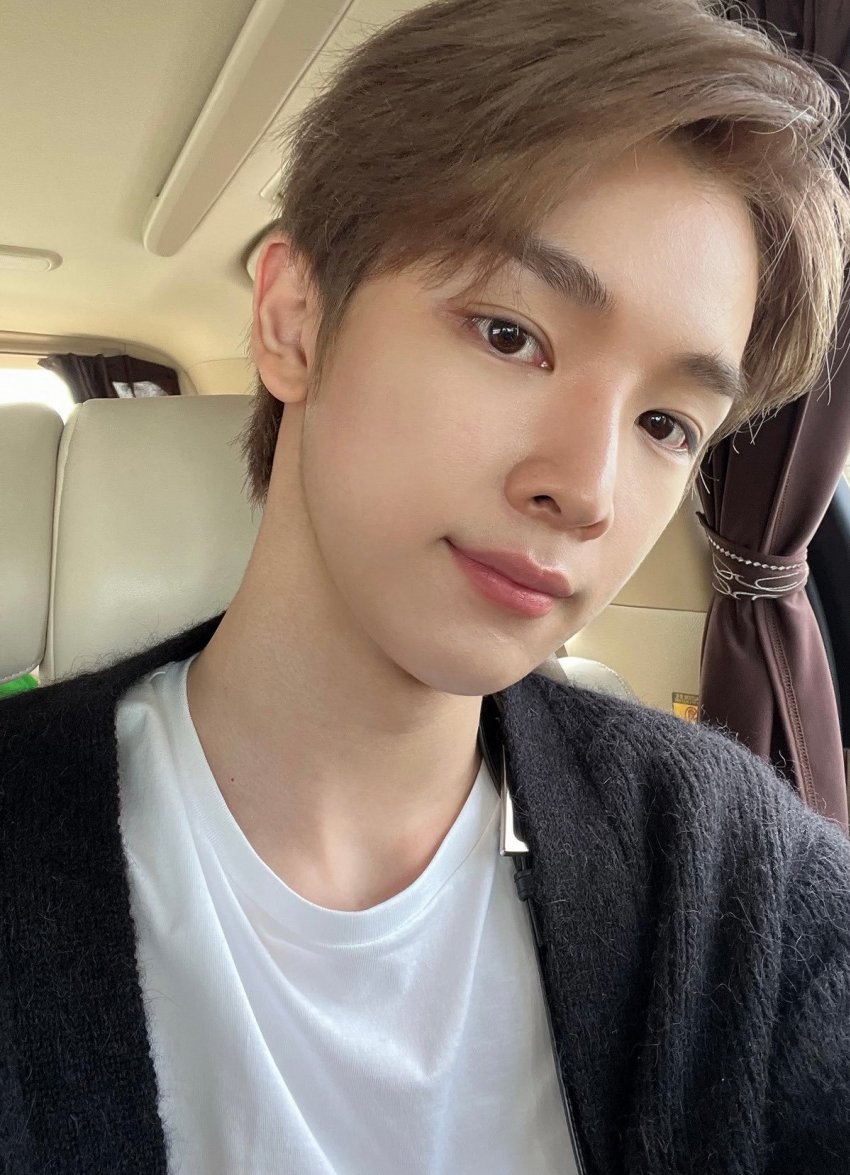 Recent activity shot of Sungchan (RIIZE)