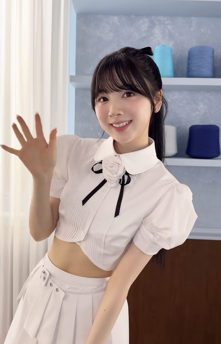 Latest photo of Miihi (NiziU)