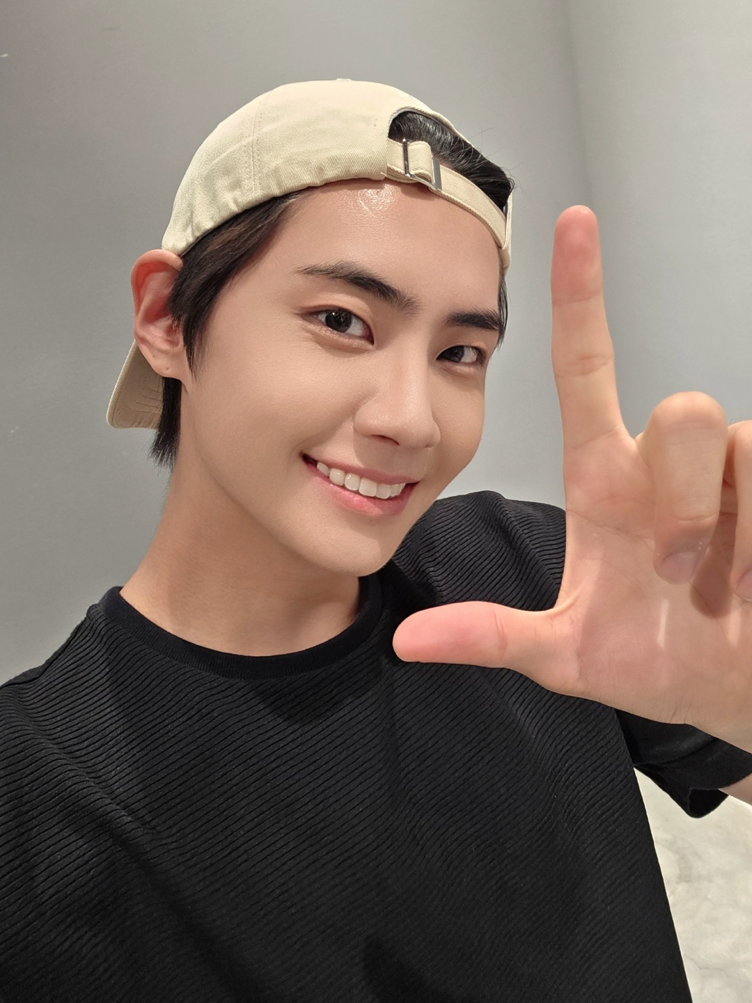 Behind-the-scenes cut of Lee Jinhyuk