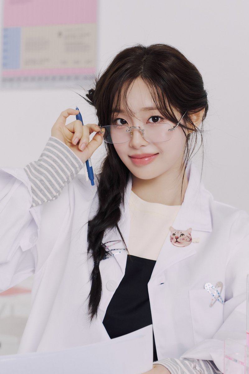 Behind-the-scenes cut of Chuu