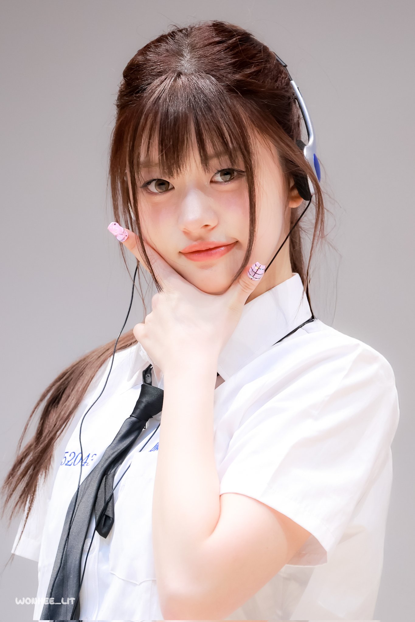 Behind-the-scenes cut of Minju (ILLIT)