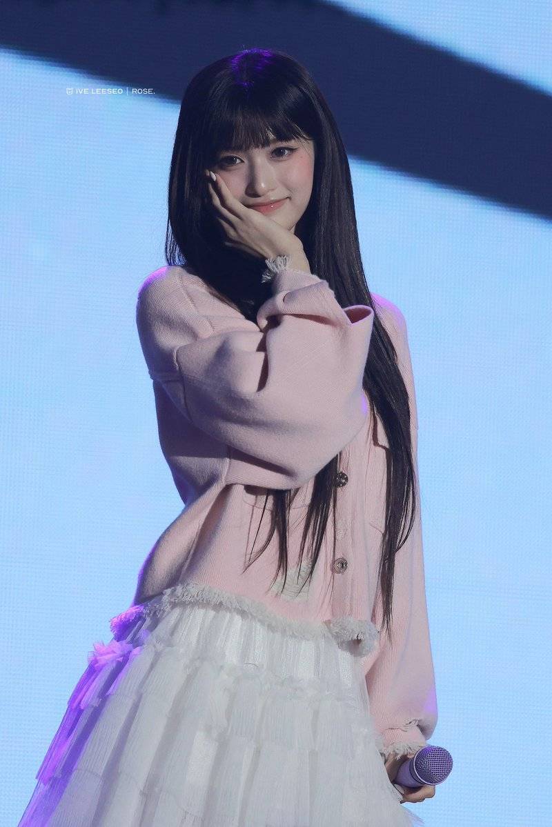 Recent activity shot of Leeseo (IVE)