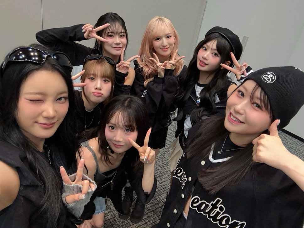 A moment captured by ME:I's fan