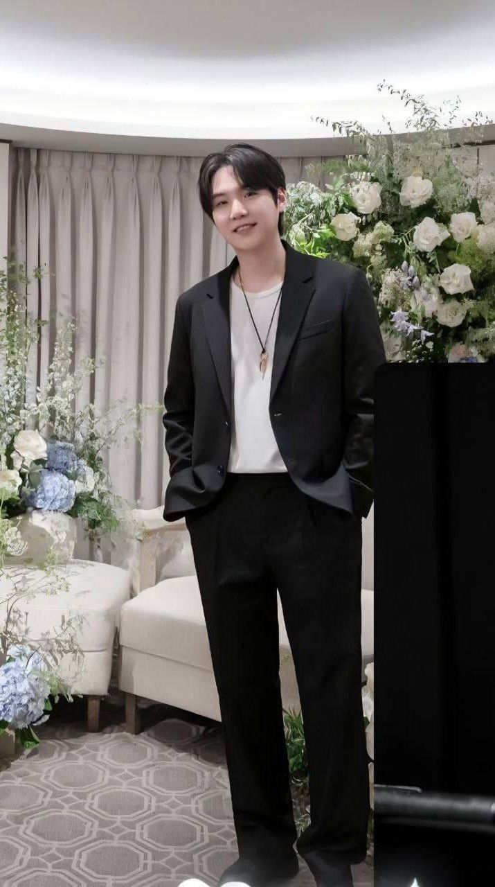 Fan-made special wallpaper for SUGA (BTS)