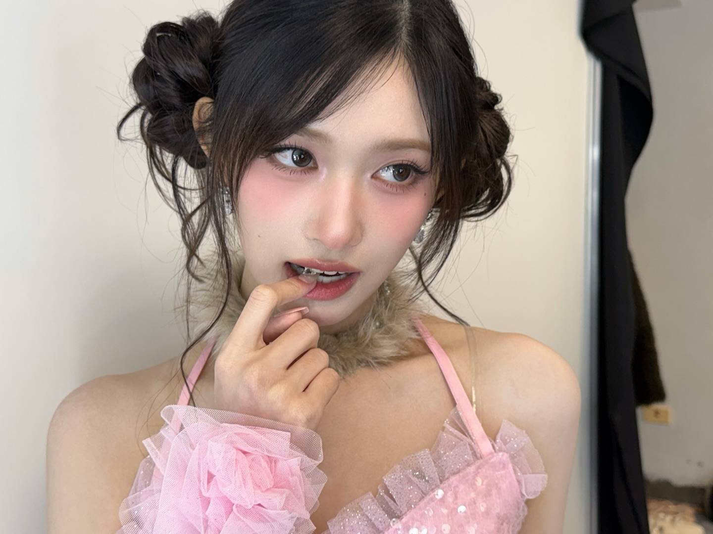 A moment captured by Leeseo (IVE)'s fan