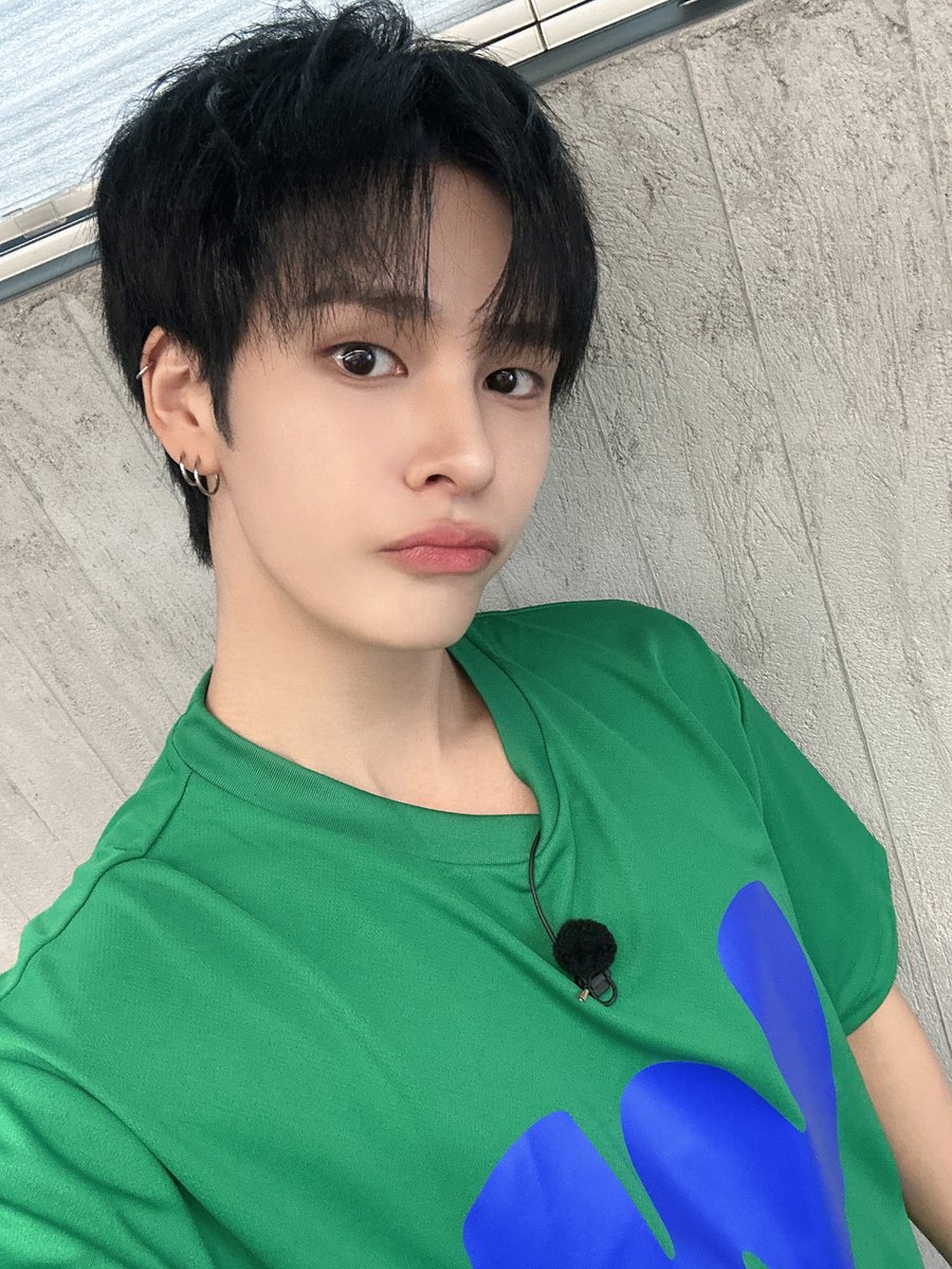 Behind-the-scenes cut of CRAVITY