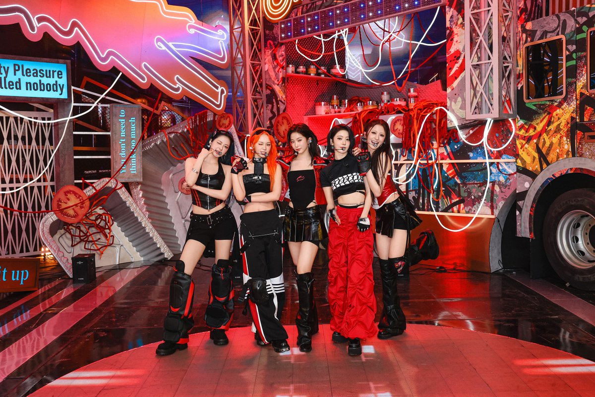 Latest photo of LE SSERAFIM