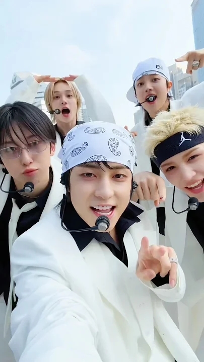 Behind-the-scenes cut of K (&TEAM)