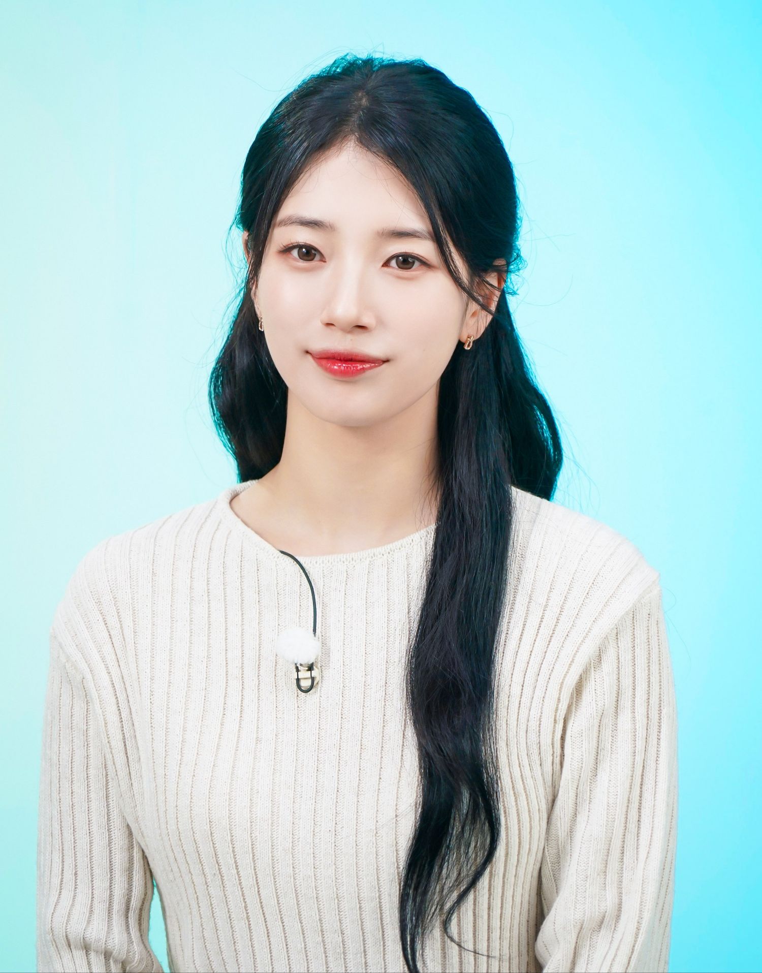 Behind-the-scenes cut of Suzy
