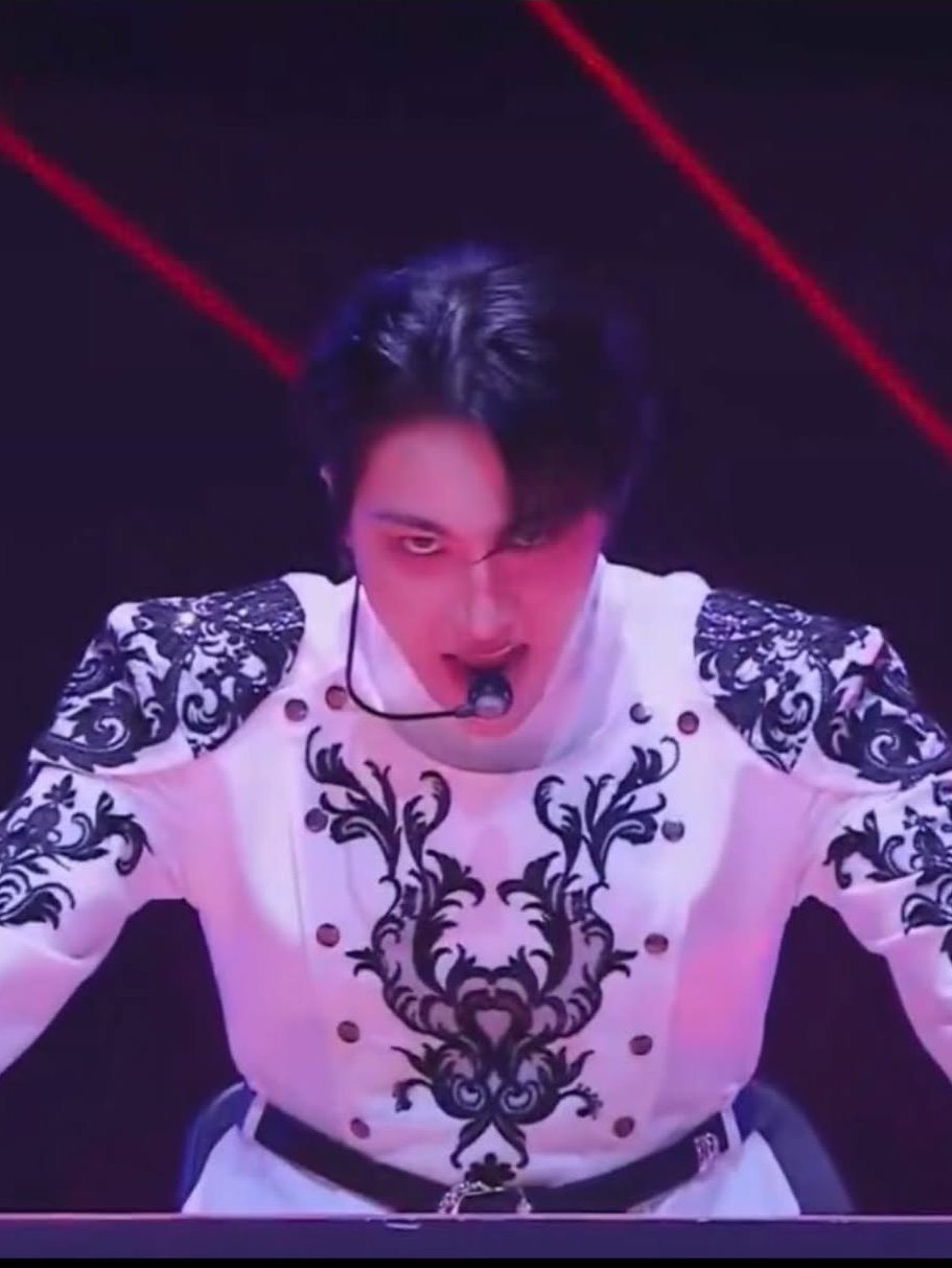 Recent activity shot of Seonghwa (ATEEZ)