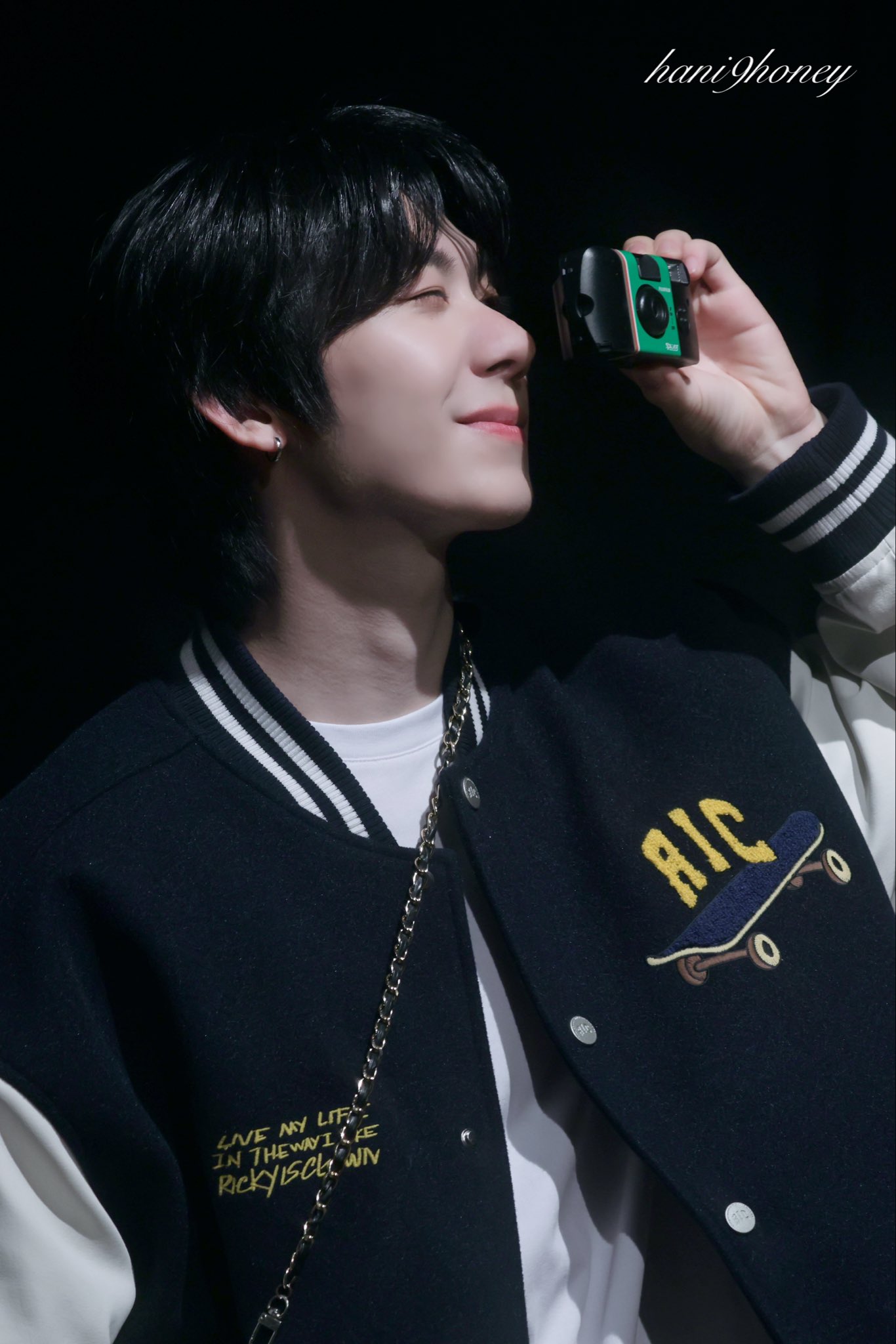 A moment captured by Park Han (AHOF)'s fan