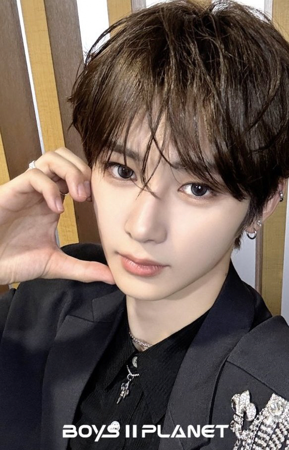 A moment captured by Zhou Anxin (ALPHA DRIVE ONE)'s fan