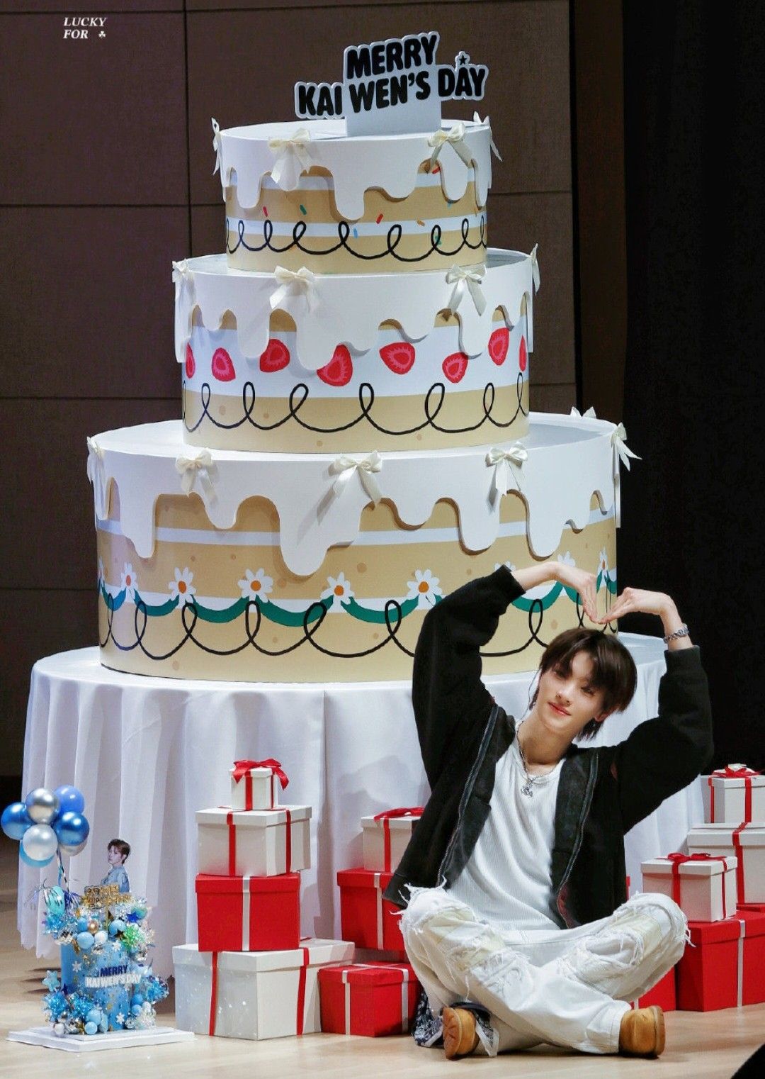 A moment captured by Chen Kaiwen's fan