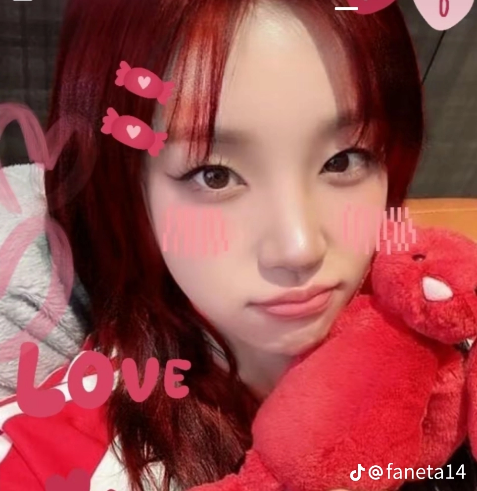 A moment captured by Yuqi (i-dle)'s fan