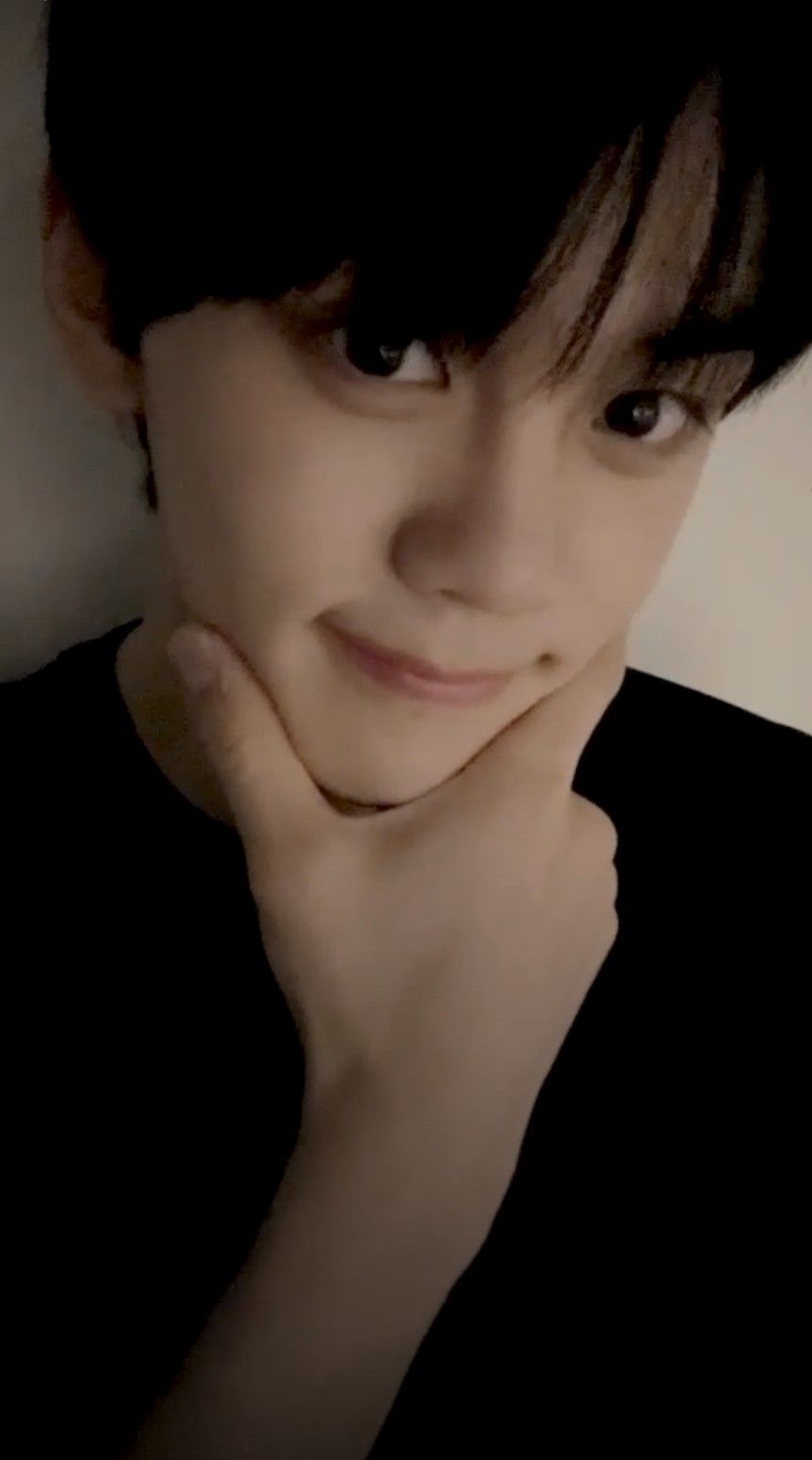 A moment captured by Kim Gyuvin (ZEROBASEONE)'s fan