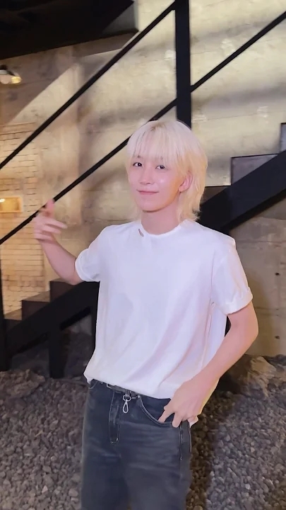 A heartfelt wallpaper shared by Jeonghan (SEVENTEEN)'s fans