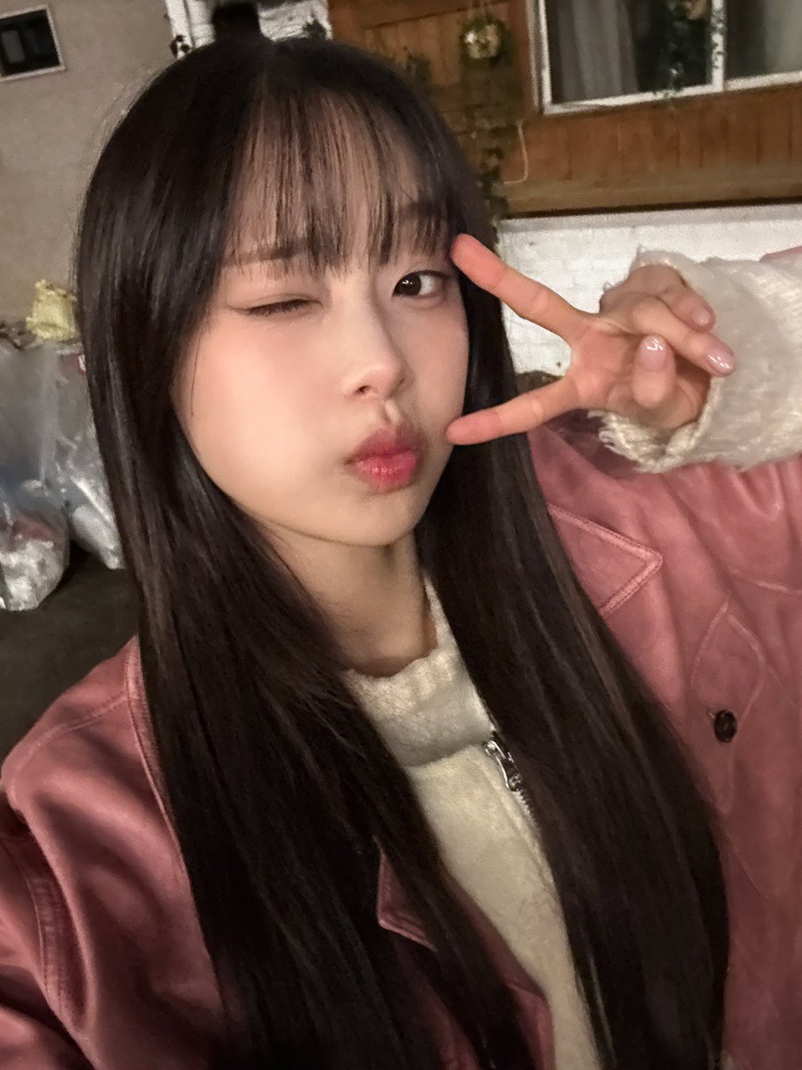 Behind-the-scenes cut of Chuu