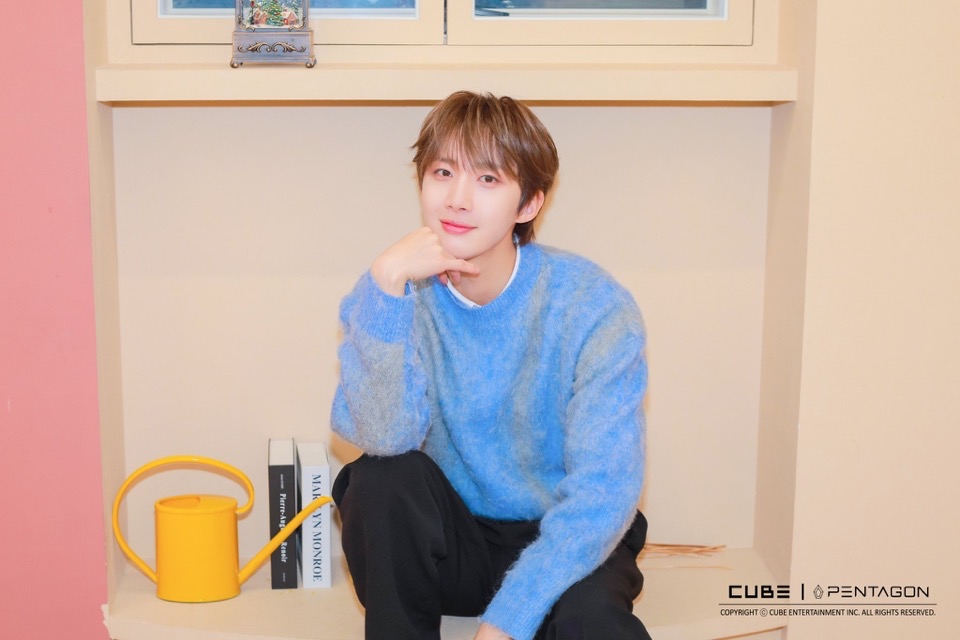 A moment captured by Hui (PENTAGON)'s fan