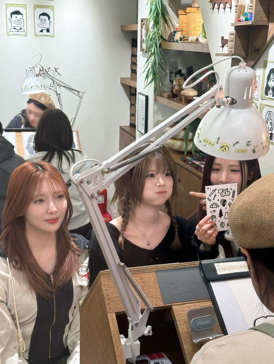 Behind-the-scenes cut of NiziU