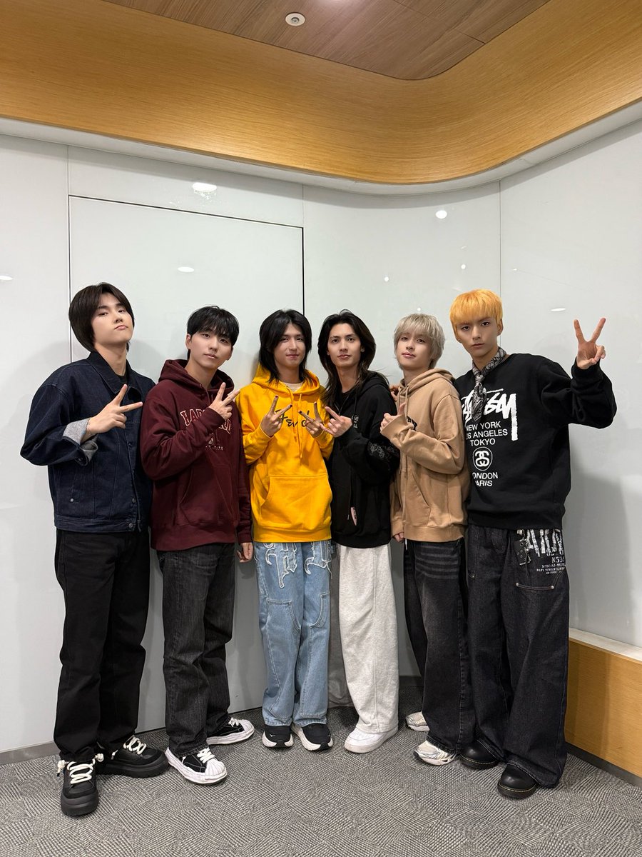 A moment captured by Xdinary Heroes's fan